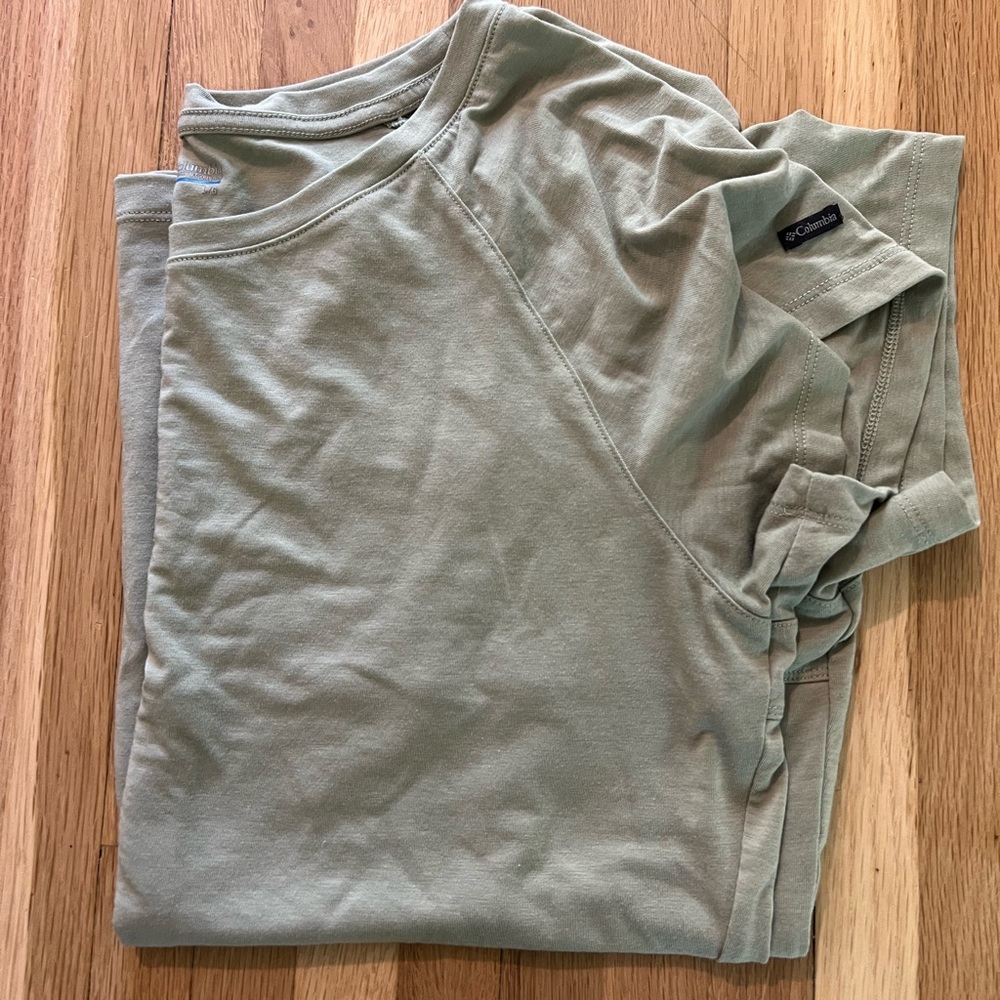 Columbia Activewear Sage Green T-Shirt